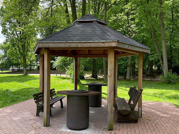 Grillpavillon im Kurpark (Nahaufnahme)