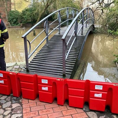 mobile Hochwassersperre an der Hude