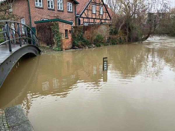 Hochwasser an der Hude (Pegelstand: 2,10 m)