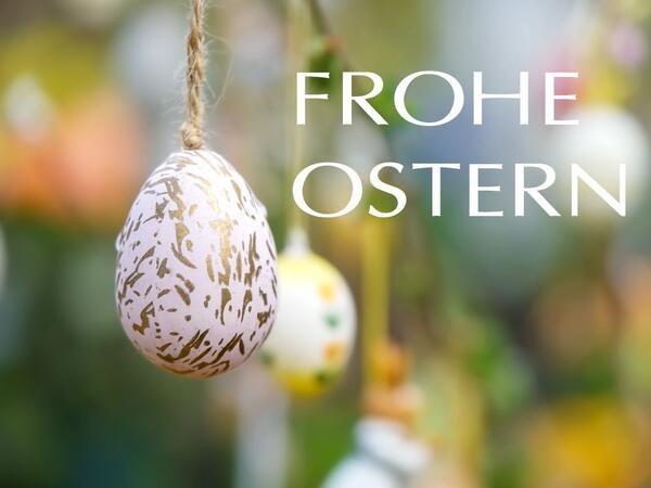 Ostereier und Aufschrift "Frohe Ostern 2024"