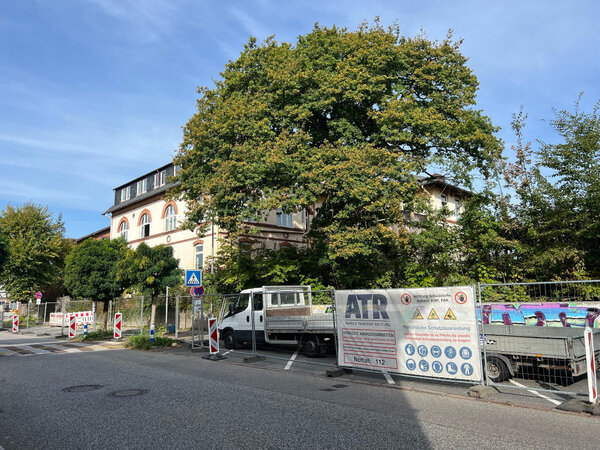 Ma&szlig;nahmen f&uuml;r die Baustellenabsperrung - Parkplatzsperrung in der K&ouml;nigstra&szlig;e